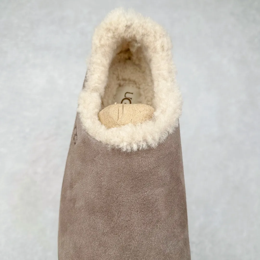 Pick up locally💰520 UGG 1688 Little Potato all-inclusive autumn and winter sheep fur integrated snow boots. All shoes are made from the same factory as ZP. Longfeng A-grade Australian imported sheep fur integrated brand OEM production line. Fully follow the ZP process. OEM original pattern maker adheres to the principle of no original shoes and no development selection. Pay attention to every detail. The most authentic version on the market TREADLITE "Light Wing" technology outsole Lightweight/durable/flexible/pile size: 35 36 37 38 39 40 Coding: by2936090